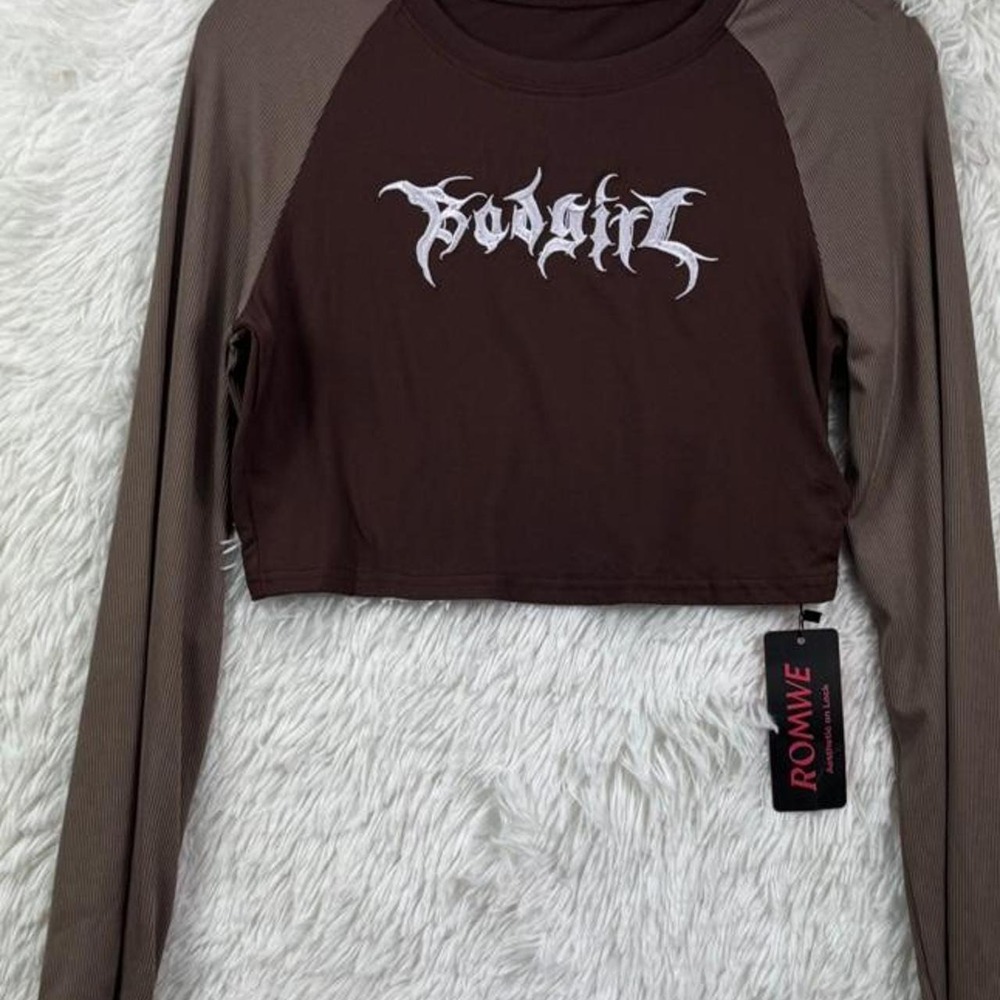 ROMWE Gothic Brown Cropped Long Sleeve Top – NWT